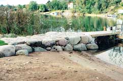 Stenbrygga i rundsten