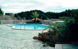Stenplan och pool