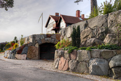 Stenmur i natursten med rabatt