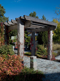 Pergola med stenpelare i granit
